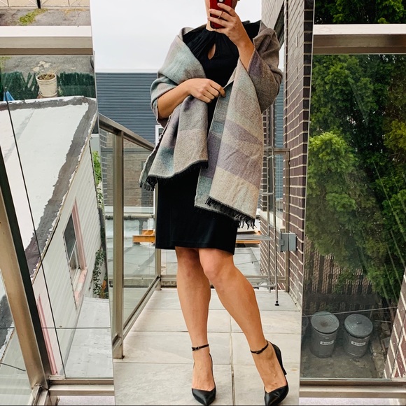 URBAN OUTFITTERS Palatine Acrylic Fringed Rectangle Wrap Blanket Scarf - Picture 7 of 16